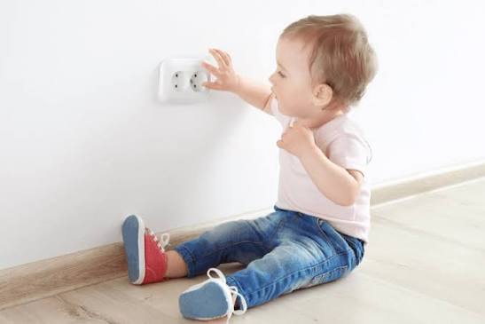 Cách giảm nguy cơ điện giật cho trẻ
