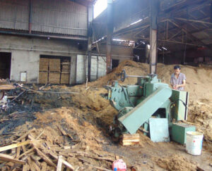 Cháy xưởng gỗ do chập điện
