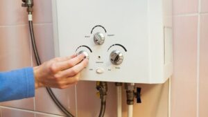 Có nên tắt bình nóng lạnh khi đi tắm? Có nên tắt bình nóng lạnh khi đi tắm?