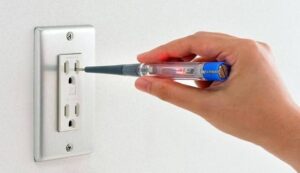 Dùng bút thử điện Dùng bút thử điện