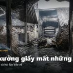 Kho giấy sau hoả hoạn, mái tôn sập và kiện giấy cháy