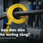 Ampe kìm kẹp quanh cáp điện trong tủ phân phối nhà xưởng