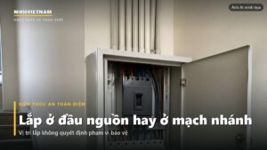 Tủ điện tổng mở cánh ở chiếu nghỉ cầu thang nhà nhiều tầng