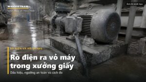 Nền ướt quanh mô tơ bơm trong xưởng giấy
