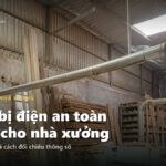 Xưởng mộc với máy cưa, máy bào và mùn cưa trên sàn